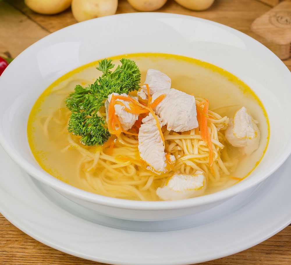 Овощной суп из куриных лапок