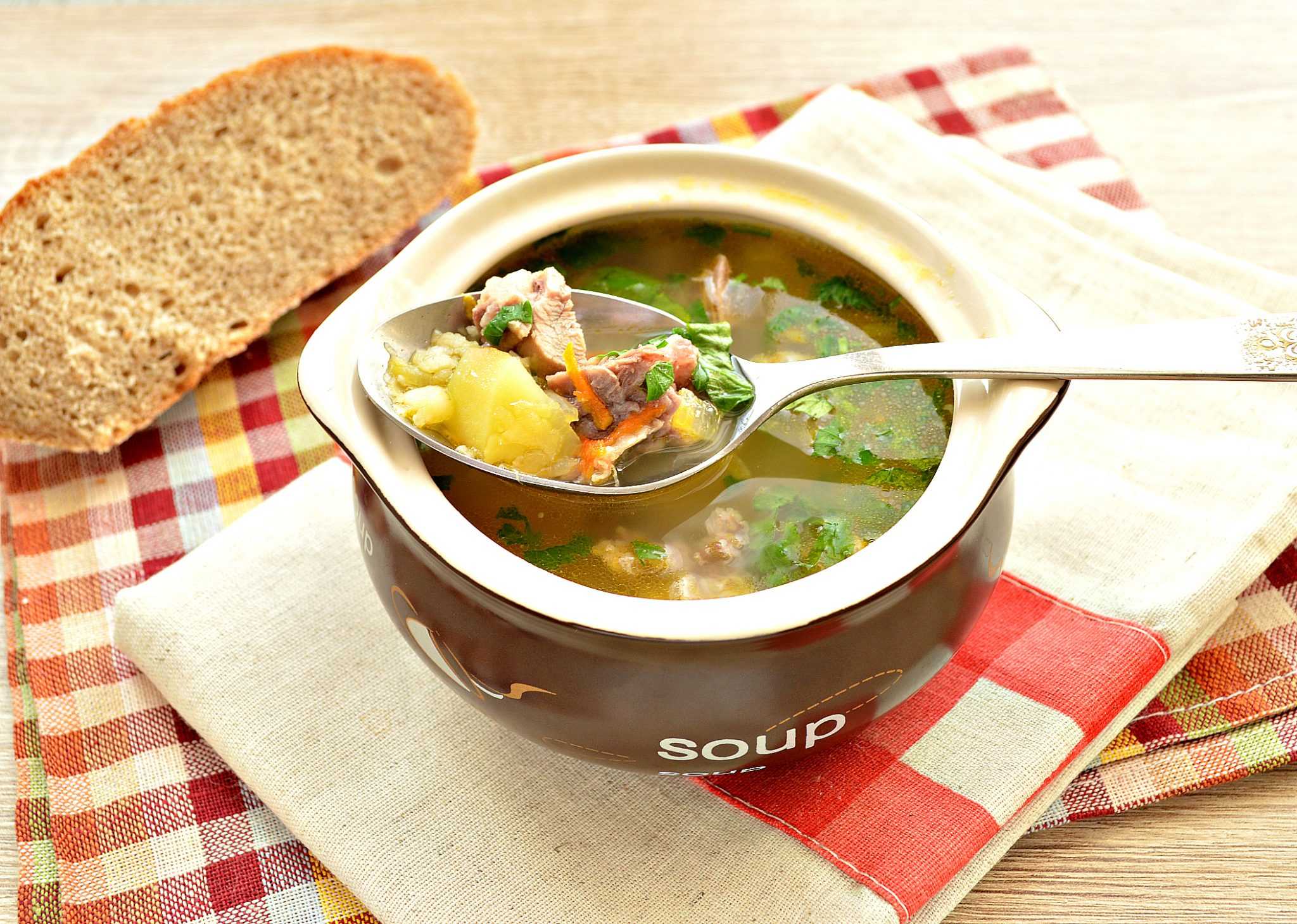 Суп со свининой простой рецепт. Крупеня белорусская кухня. Суп со свининой. Гороховый суп со свининой. Гороховый суп сос вининлй.