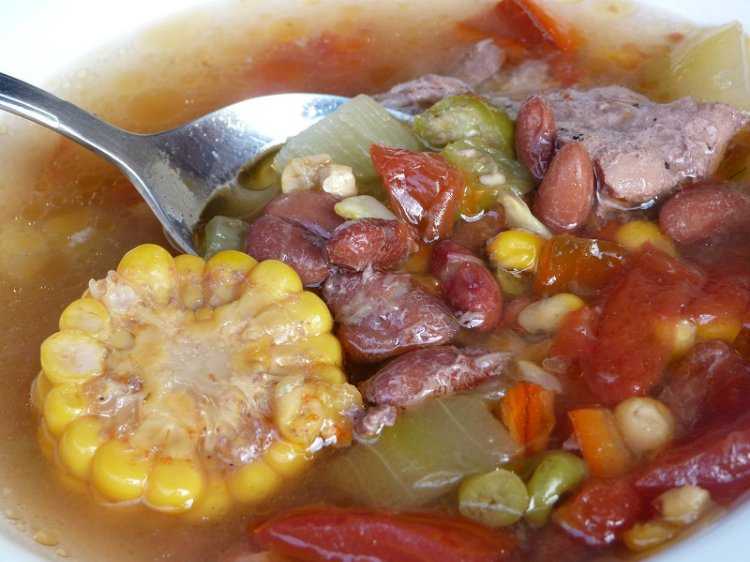 Острый томатный суп из говядины с кукурузой, фасолью, соусом рецепт с фото пошагово - 1000.menu