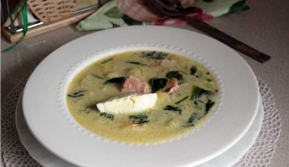 Лёгкий рыбный суп с укропом и шпинатом