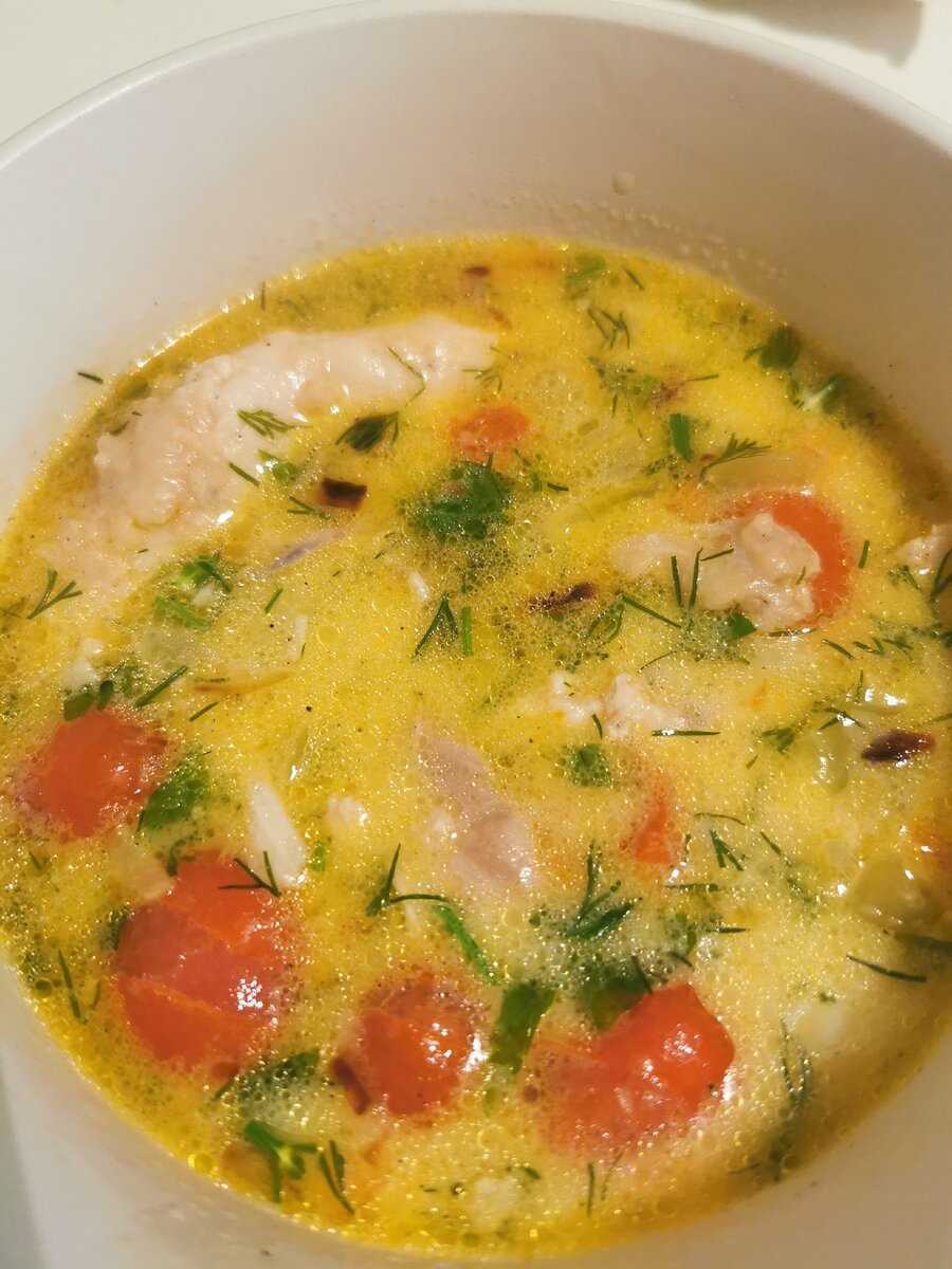 Рецепт сырного супа без плавленного сыра. Куриный сырный суп. Сырный суп (с плавленным сырком) с курицей. Сырный суп с курицей и плавленным. Сырный суп с плавленным сырком.