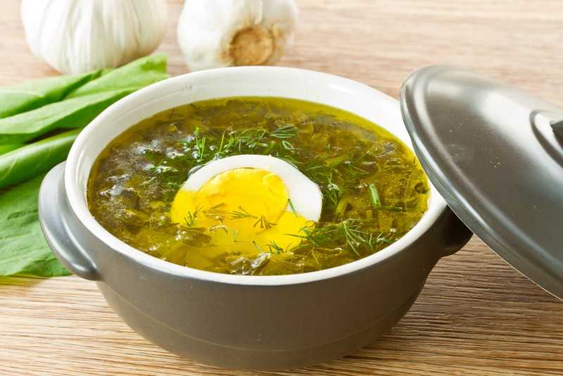 Зеленый борщ с щавелем и яйцом - классический рецепт с фото