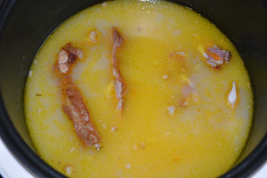Гороховый суп с копченостями ребрышками в мультиварке