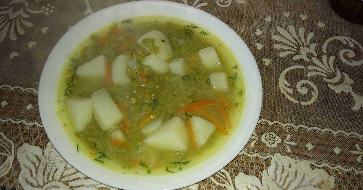 Суп гороховый колотый. Гороховый суп постный. Суп из зеленого колотого гороха. Гороховый суп из зеленого горошка. Гороховый суп с луком порей.