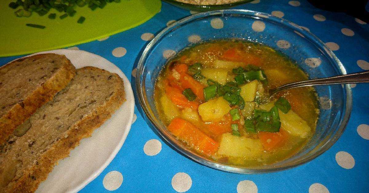 Постный суп с овощами. Овощной суп с овсяными хлопьями. Суп овсяный с овощами. Постный суп геркулесовыми хлопьями. Овсяный суп фото.