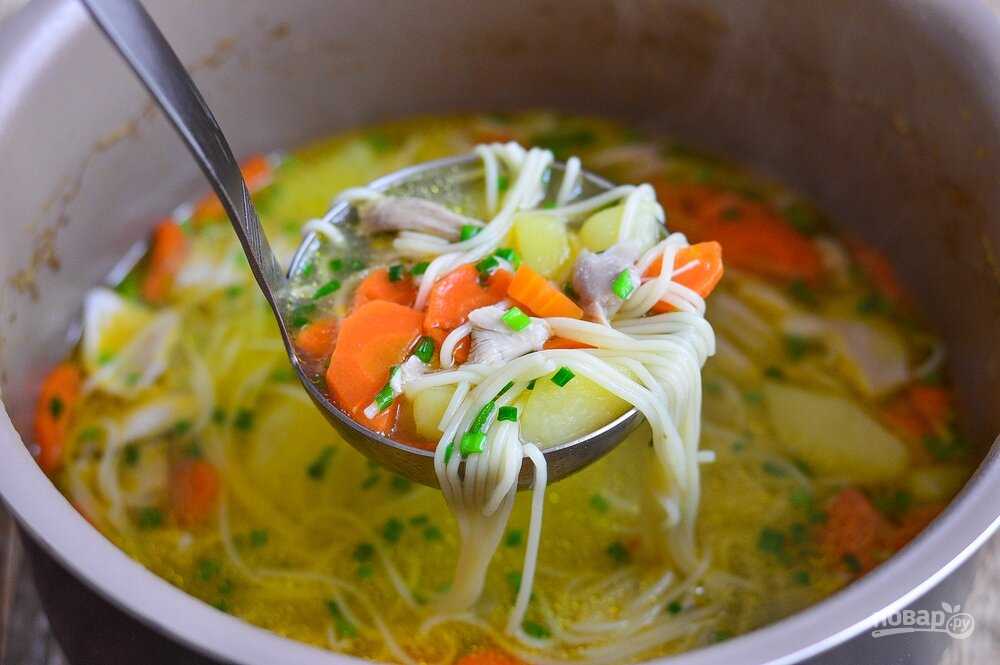 Куриный суп с плавленным сыром и вермишелью