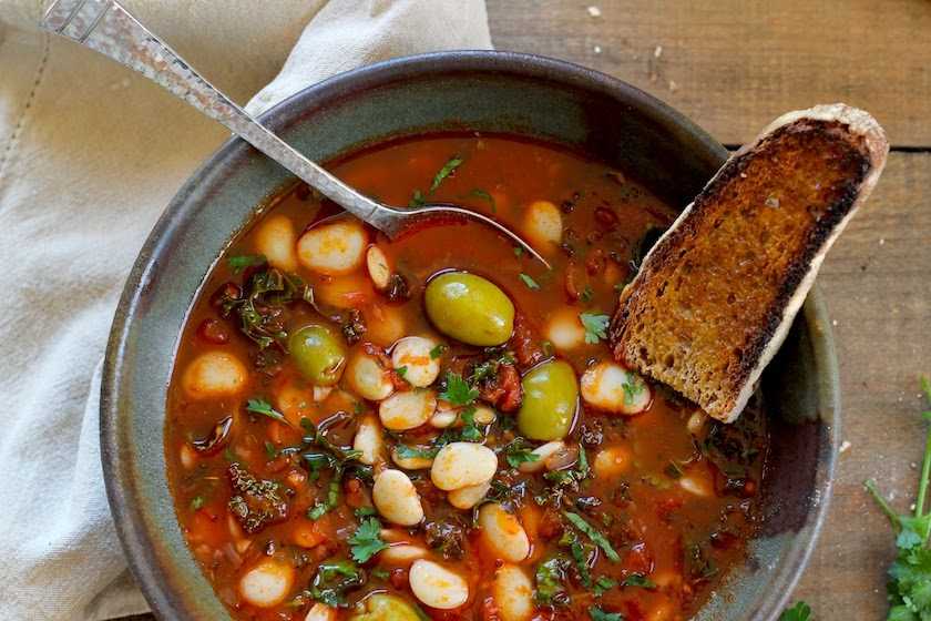 Суп фасолевый с мясом по арабски