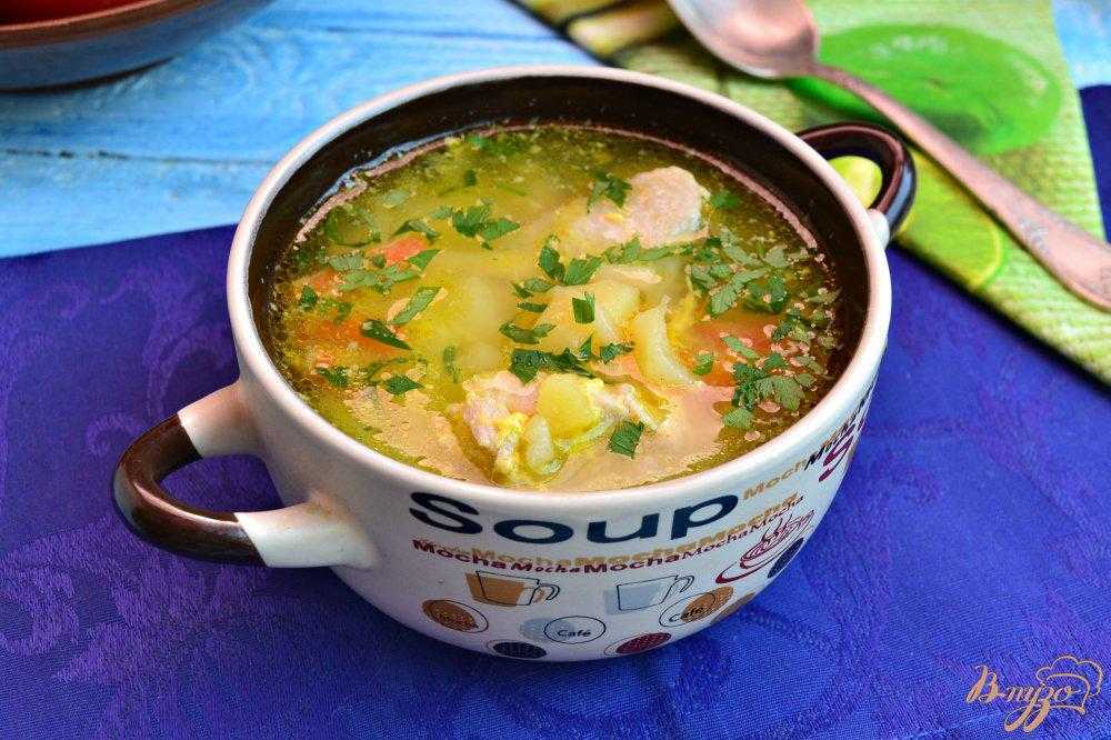 Суп с куриными грудками, домашней лапшой и картошкой