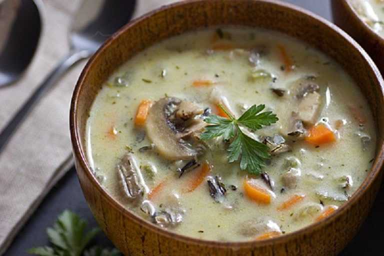 Крем-суп из грибов и курицы в мультиварке