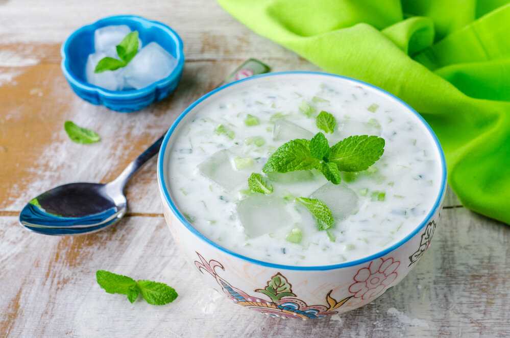 Холодный йогуртовый суп с огурцами