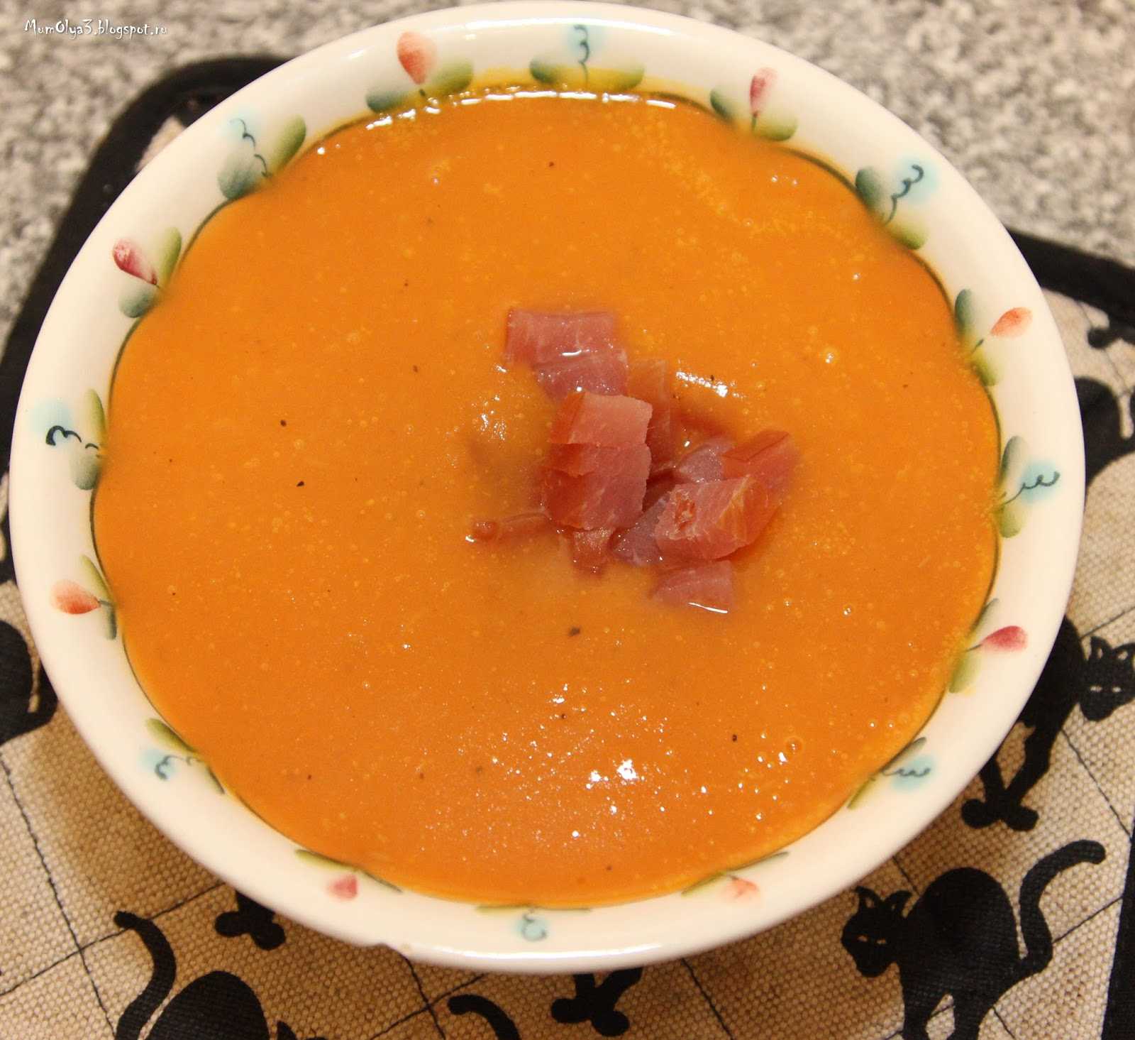 Приготовить пюре из тыквы вкусно. Пюре из тыквы. Тыквенный суп-пюре. Суп из тыквы. Украшение на суп пюре из тыквы.