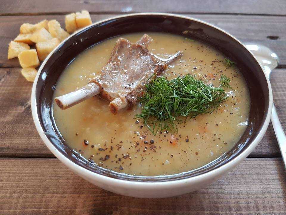 Гороховый суп с копчеными ребрышками — самый простой и правильный рецепт приготовления