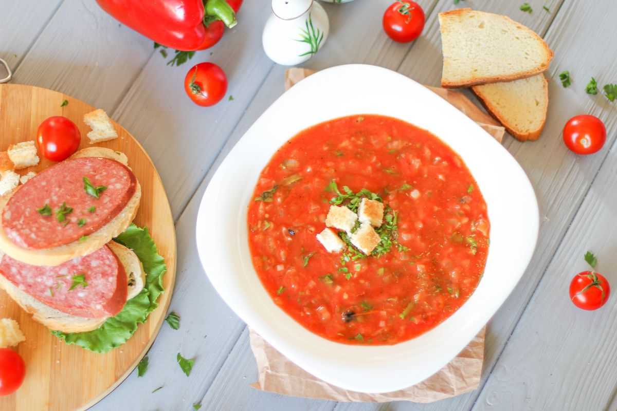 Суп из свежих помидоров рецепт. Суп из помидоров. Суп-пюре из свежих помидоров. Самый вкусный томатный суп. Томатный суп-пюре из свежих помидоров.