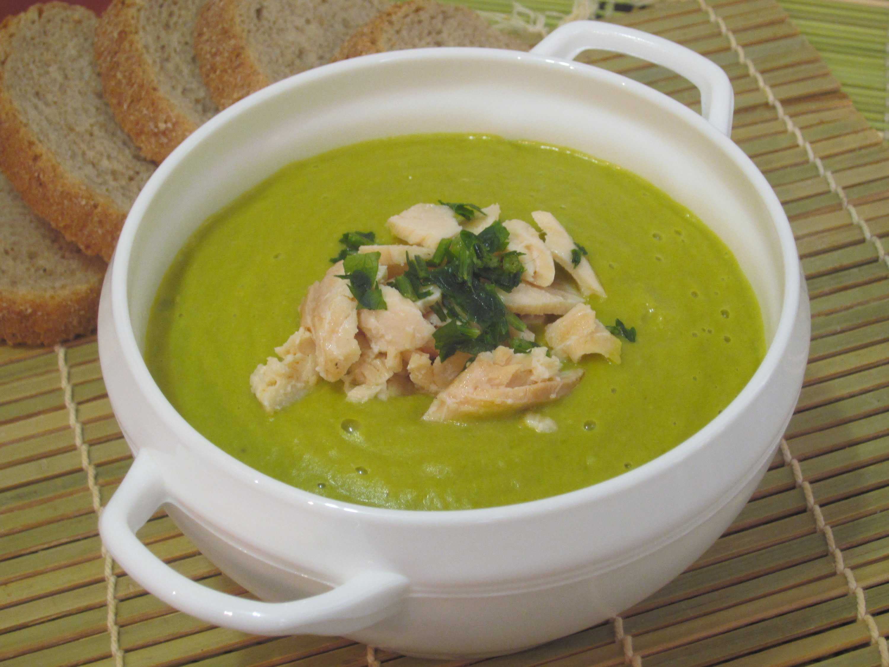 Суп из зеленого гороха. Суп пюре. Суп пюре из овощей. Суп пюре горошек. Суп пюре из зеленого горошка.
