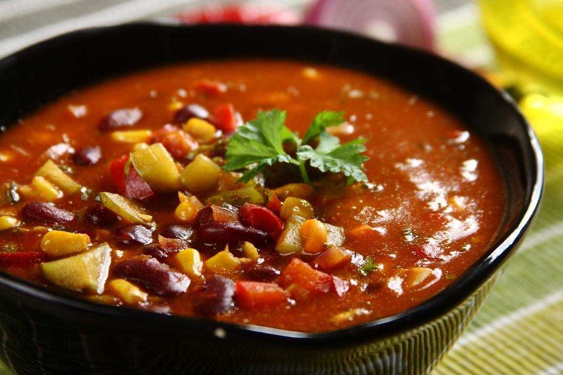Острый томатный суп из говядины с кукурузой, фасолью, соусом рецепт с фото пошагово - 1000.menu