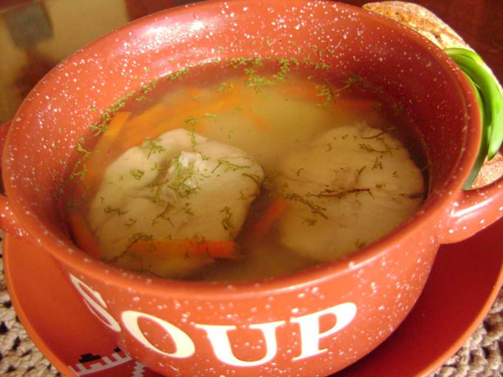 Суп из хека. Рыбный суп из хека. Рыбный суп с Хеком. Рыбный суп протертый. Вкусный суп из минтая