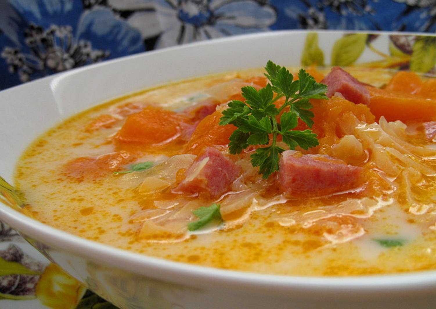 Суп из копченой колбасы с рисом