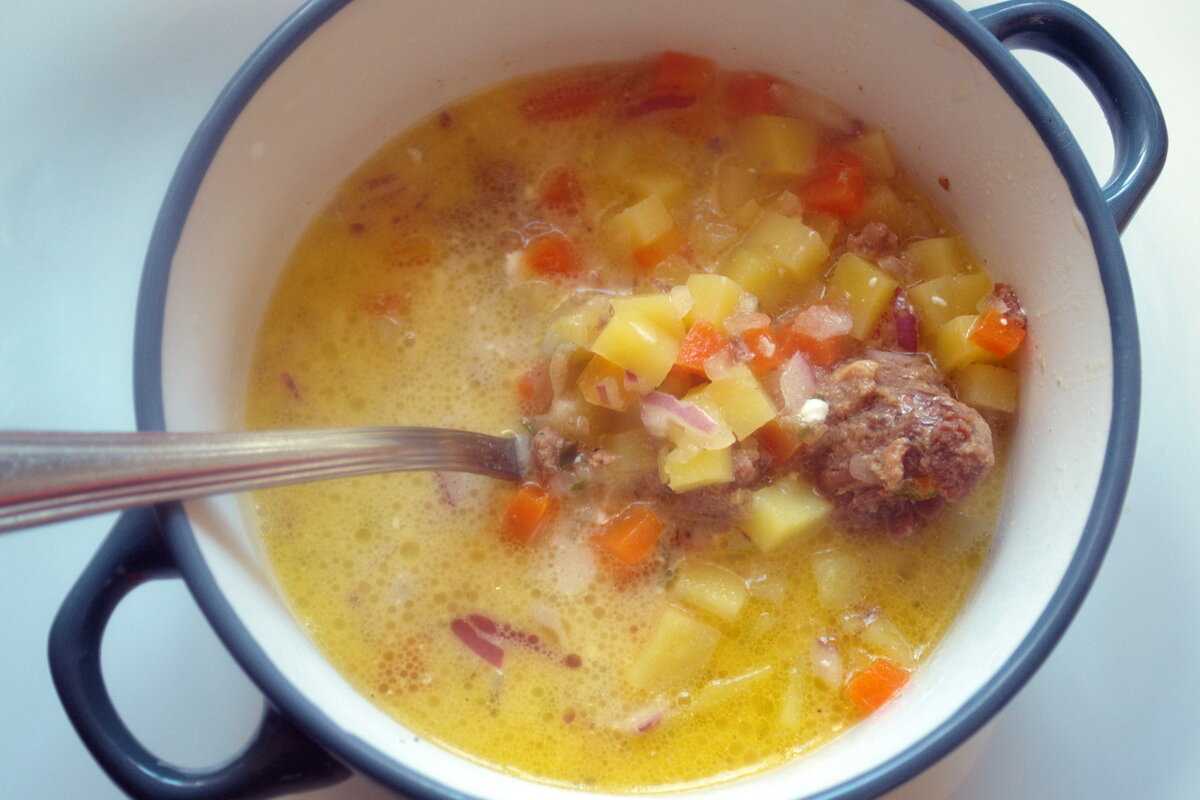 Гороховый суп с тушенкой