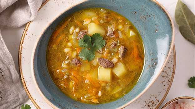 Рассольник на говяжьем бульоне с рисом и солеными огурцами рецепт с фото пошагово