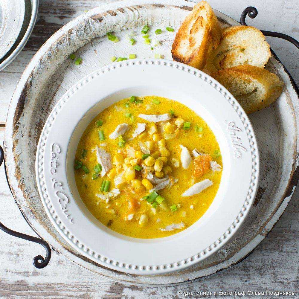 Сырный суп с беконом и картошкой на курином бульоне