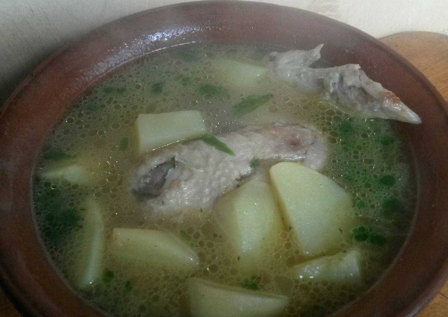 Суп с куриными крылышками и вермишелью