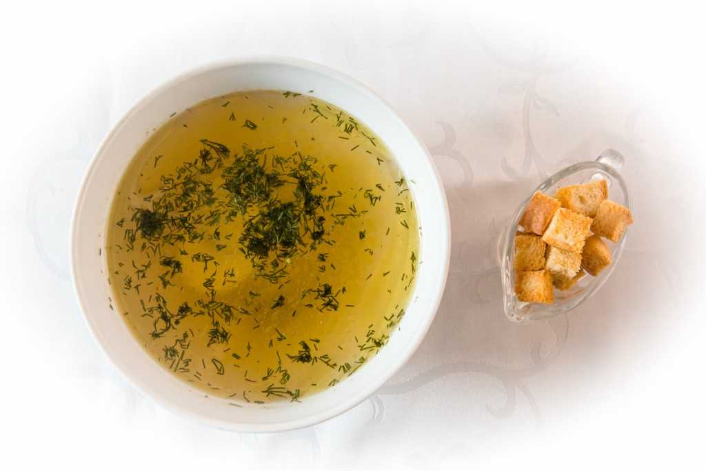 Как заморозить бульон в морозилке: для супа, в пакетах и в стеклянной банке