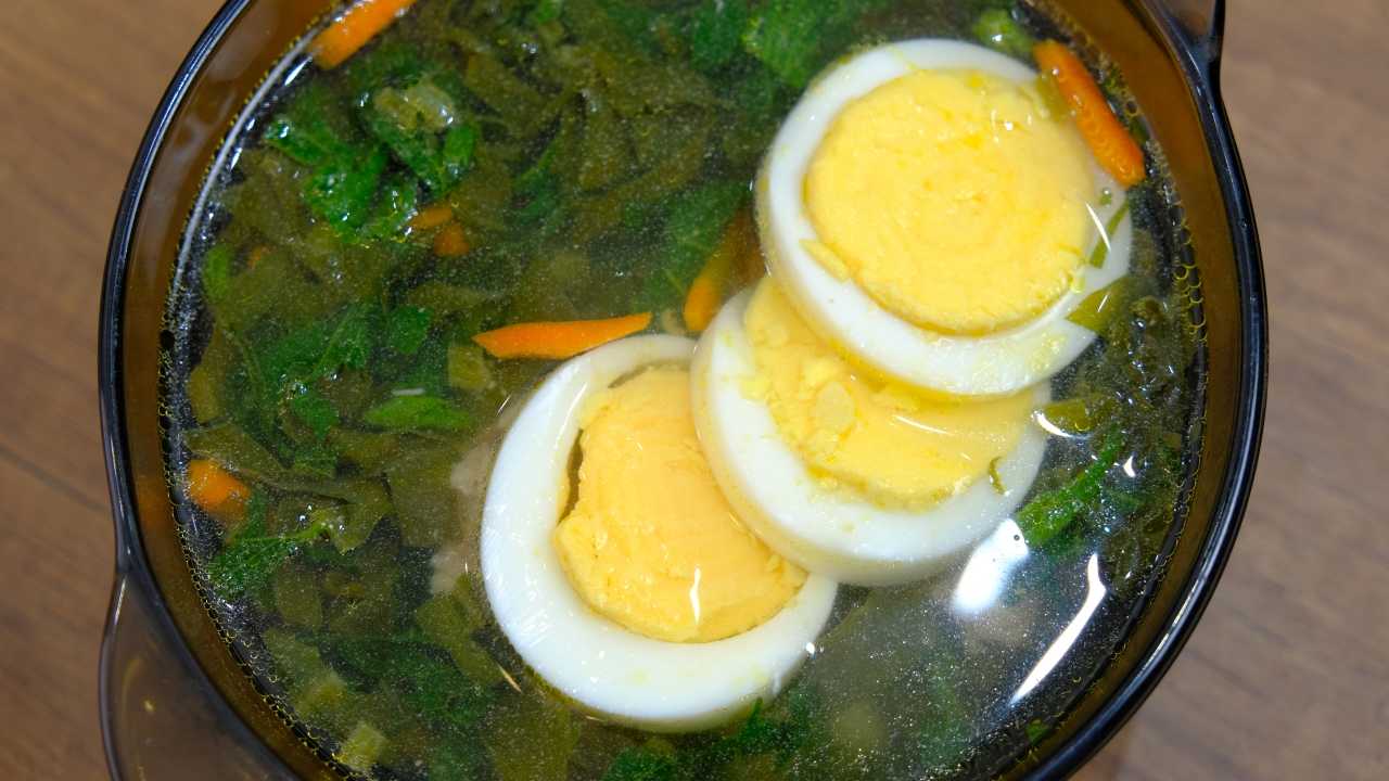 Зеленый борщ с крапивой щавелем и яйцом рецепт с фото пошагово - 1000.menu