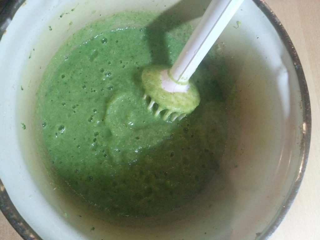 Вкусный суп с курицей, сельдереем и вермишелью