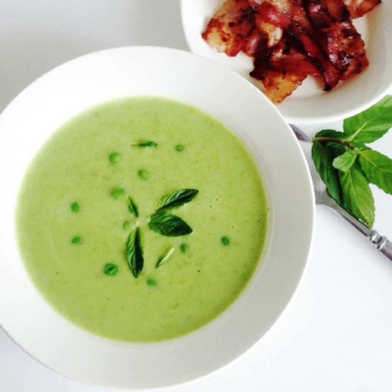 Крем суп из брокколи с зеленым горошком