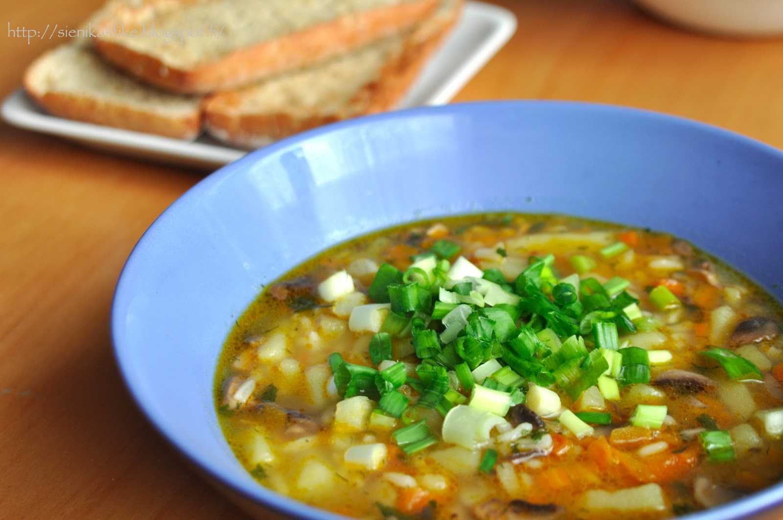Постные супы вкусные на каждый день простые. Гороховая похлебка постная. Гороховый суп постный. Постный картофельный суп. Рассольник постный.