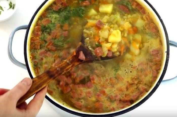 Гороховый суп с копчеными ребрышками – 6 вкусных рецептов с пошаговыми фото