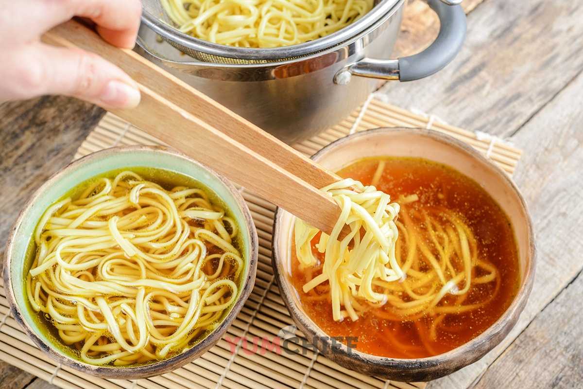 5 легких рецептов азиатских супов: том ям, рамен, удон, кимчи и фо