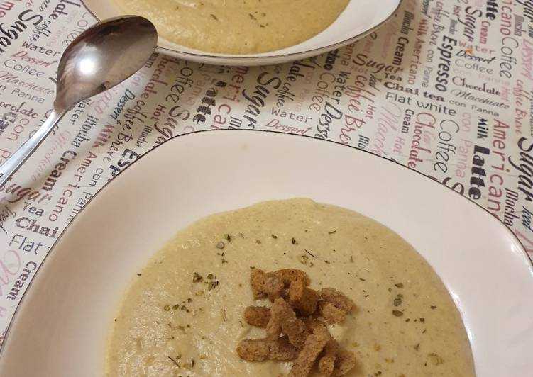 Cуп пюре из шампиньонов и картофеля