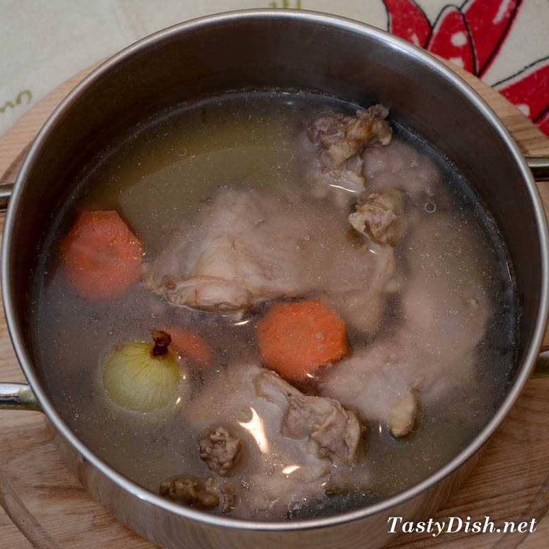 Суп лапша с кроликом по-домашнему
