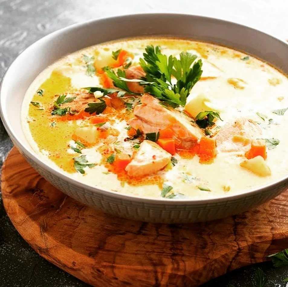 Сливочный суп с семгой - рецепты норвежского блюда из головы, брюшек красной рыбы, с креветками и помидорами