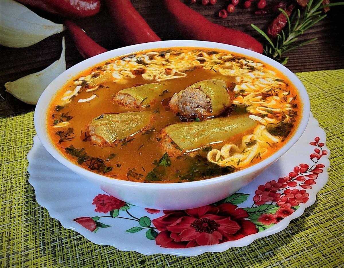 Бульон мясной с фаршированными огурцами