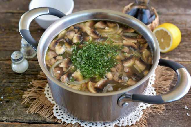Суп с грибами и картошкой – разнообразие из доступных продуктов: рецепт с фото и видео
