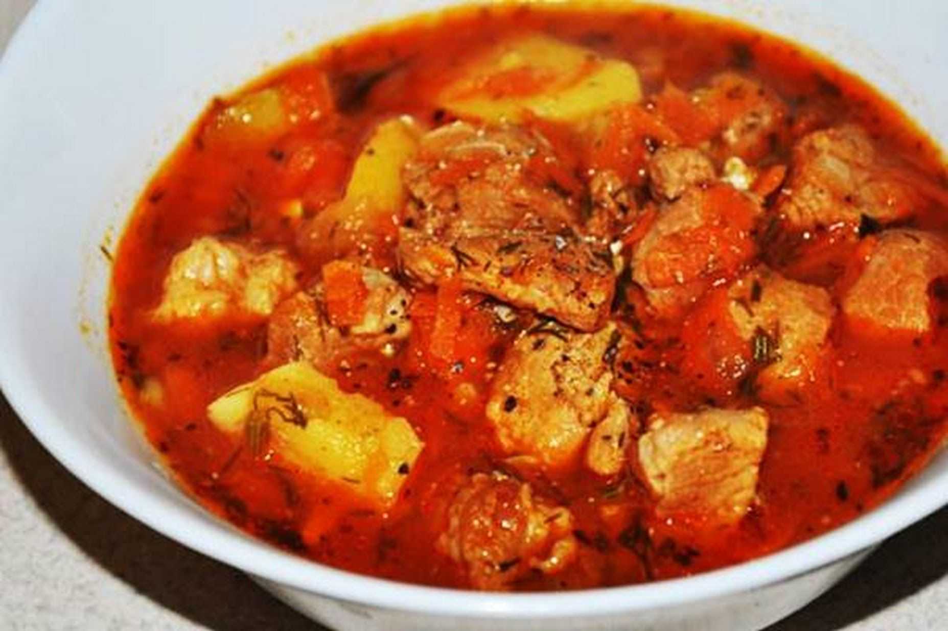Гуляш с клецками по-венгерски