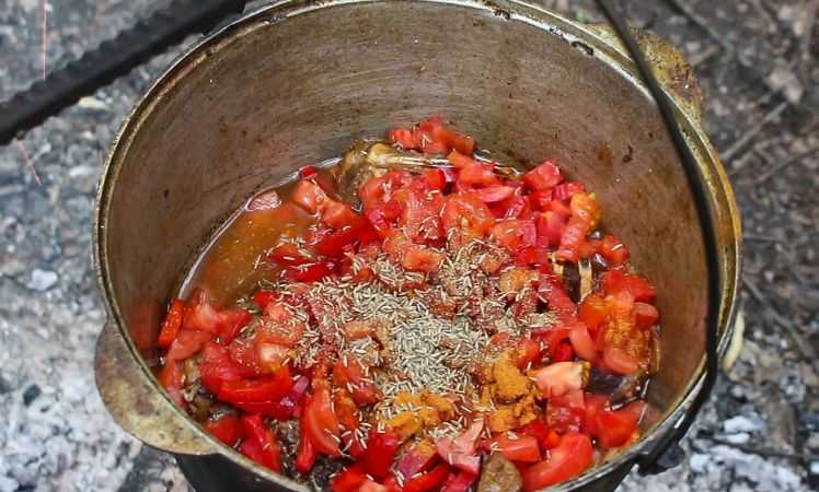 Приготовление супа на костре