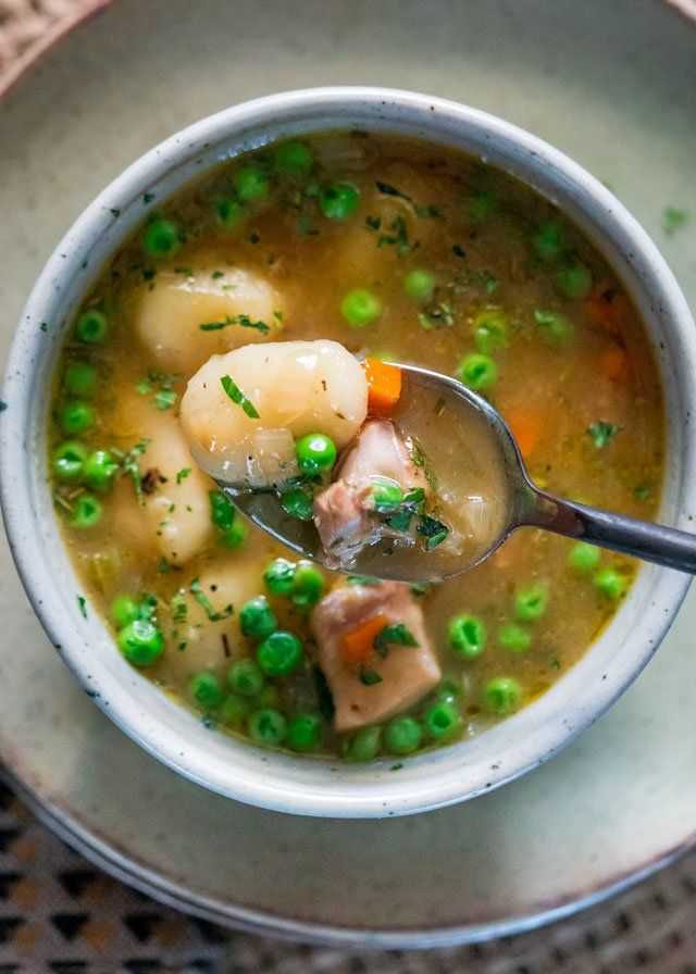 Куриный суп с клецками по-домашнему