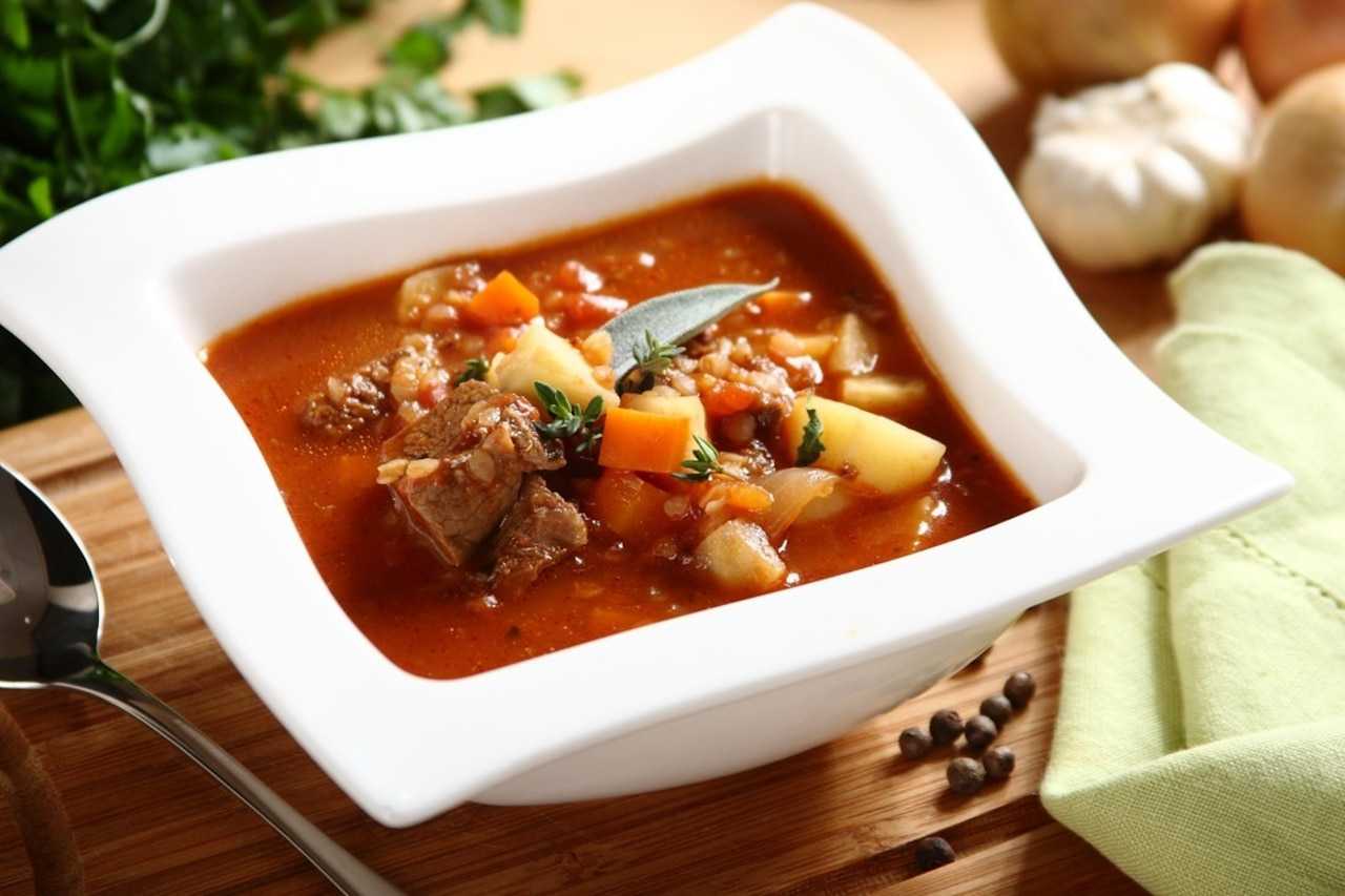 Рецепт простого супа с мясом и картошкой. Для супа. Картофельный суп с мясом. Говядина для супа. Соус суп.