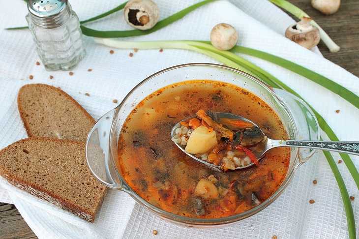 Гречневый суп без мяса. Суздальская похлёбка. Гречнево грибной суп. Гречневый суп с грибами. Гречневый суп постный.