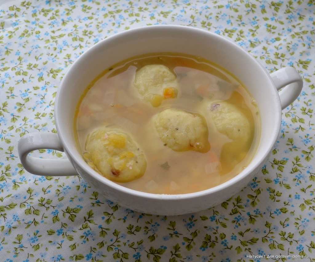 Клецки из муки и воды. Клёцки для супа. Нежные клецки для супа. Тесто для супа с клецками. Маленькие клецки для супа.