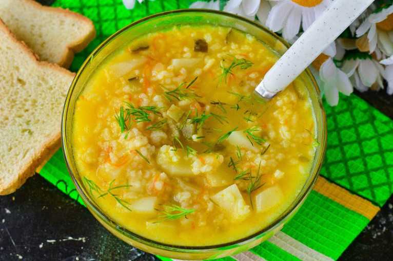 Суп рассольник с рисом  солеными огурцами и курицей рецепт с фото пошагово - 1000.menu