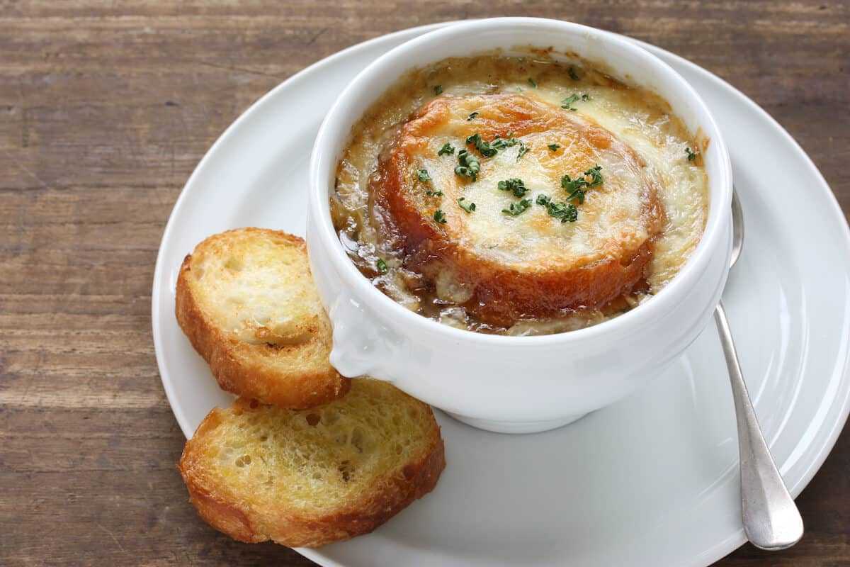 Французский луковый суп классический рецепт с фото пошагово и видео - 1000.menu