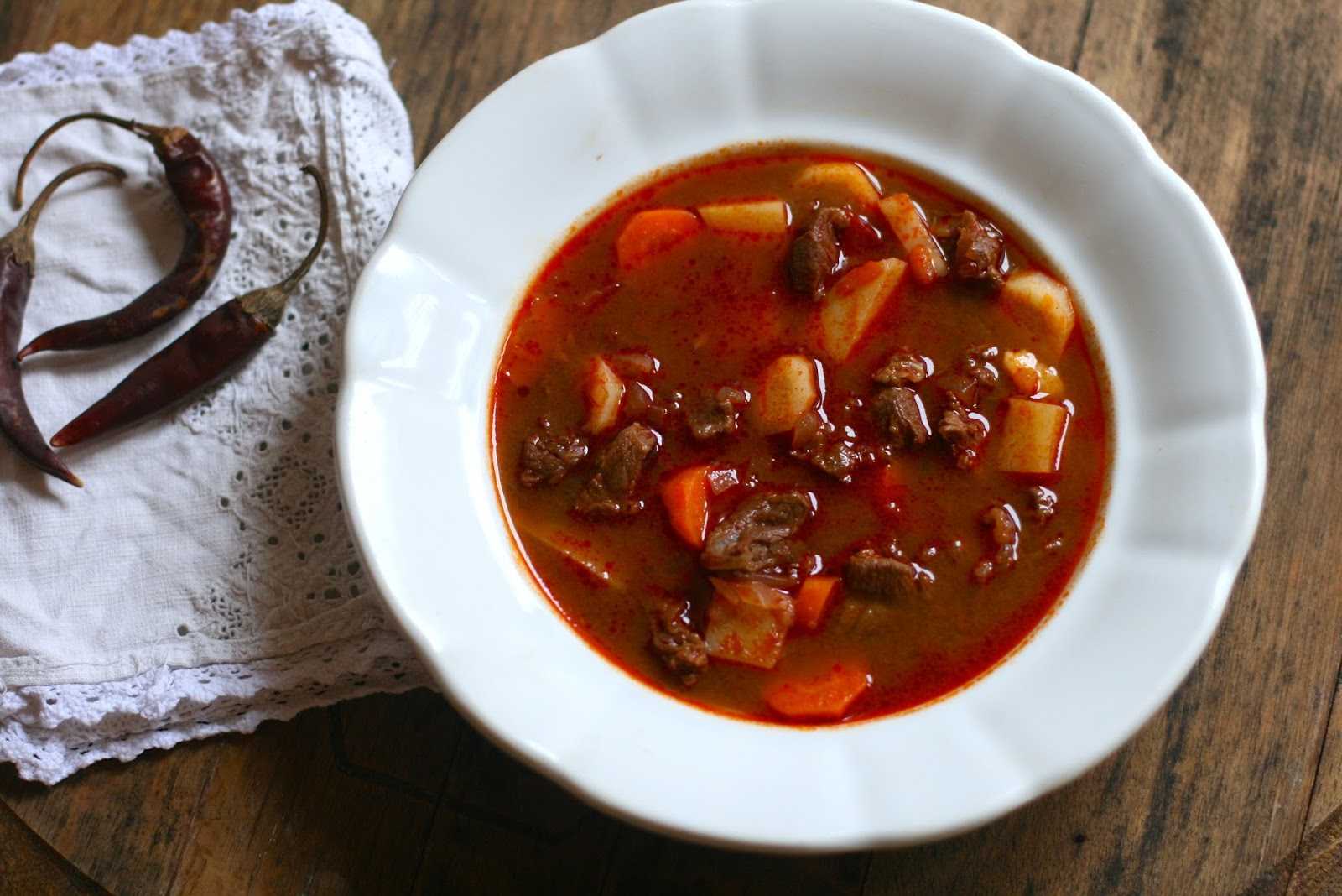 Венгерский вкусный суп гуляш из говядины
