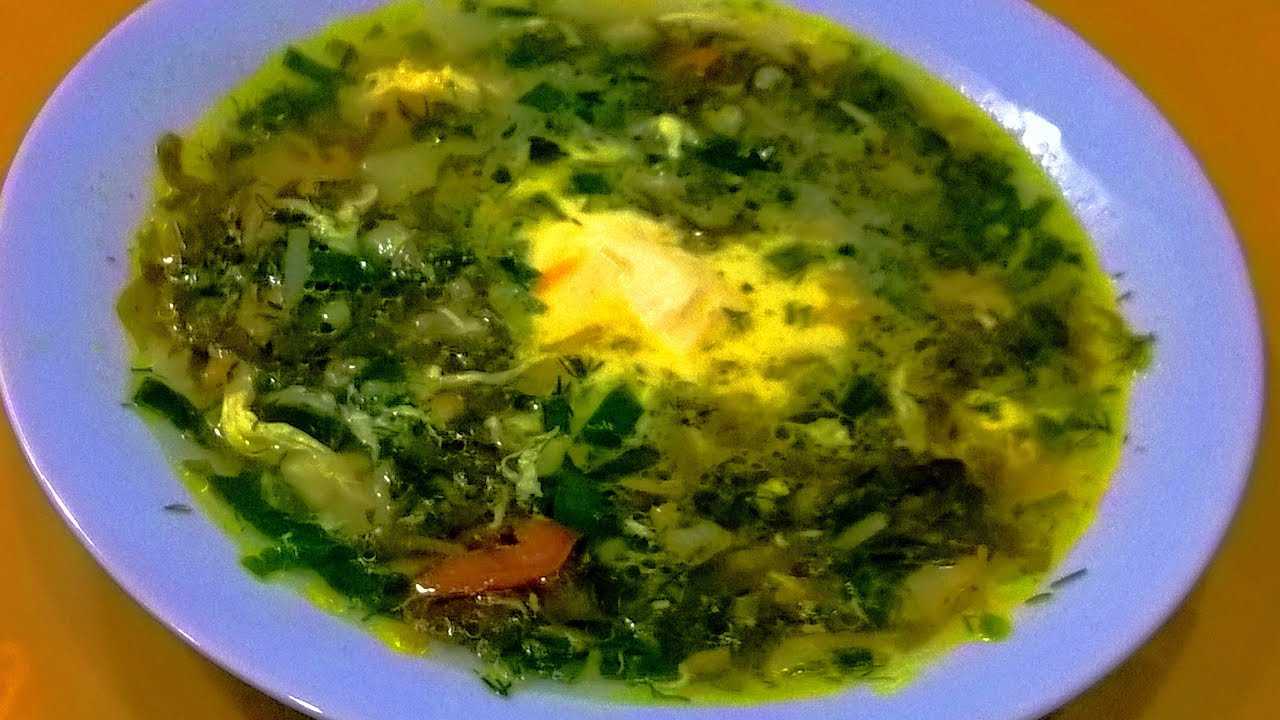 Зеленые щи из щавеля с яйцом