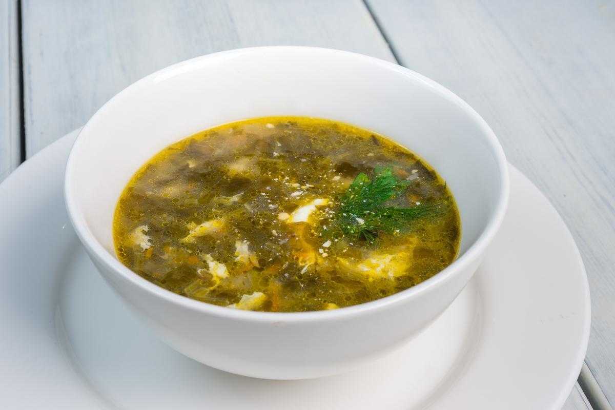 Щавелевый суп - классический рецепт с яйцом, на бульоне, на воде