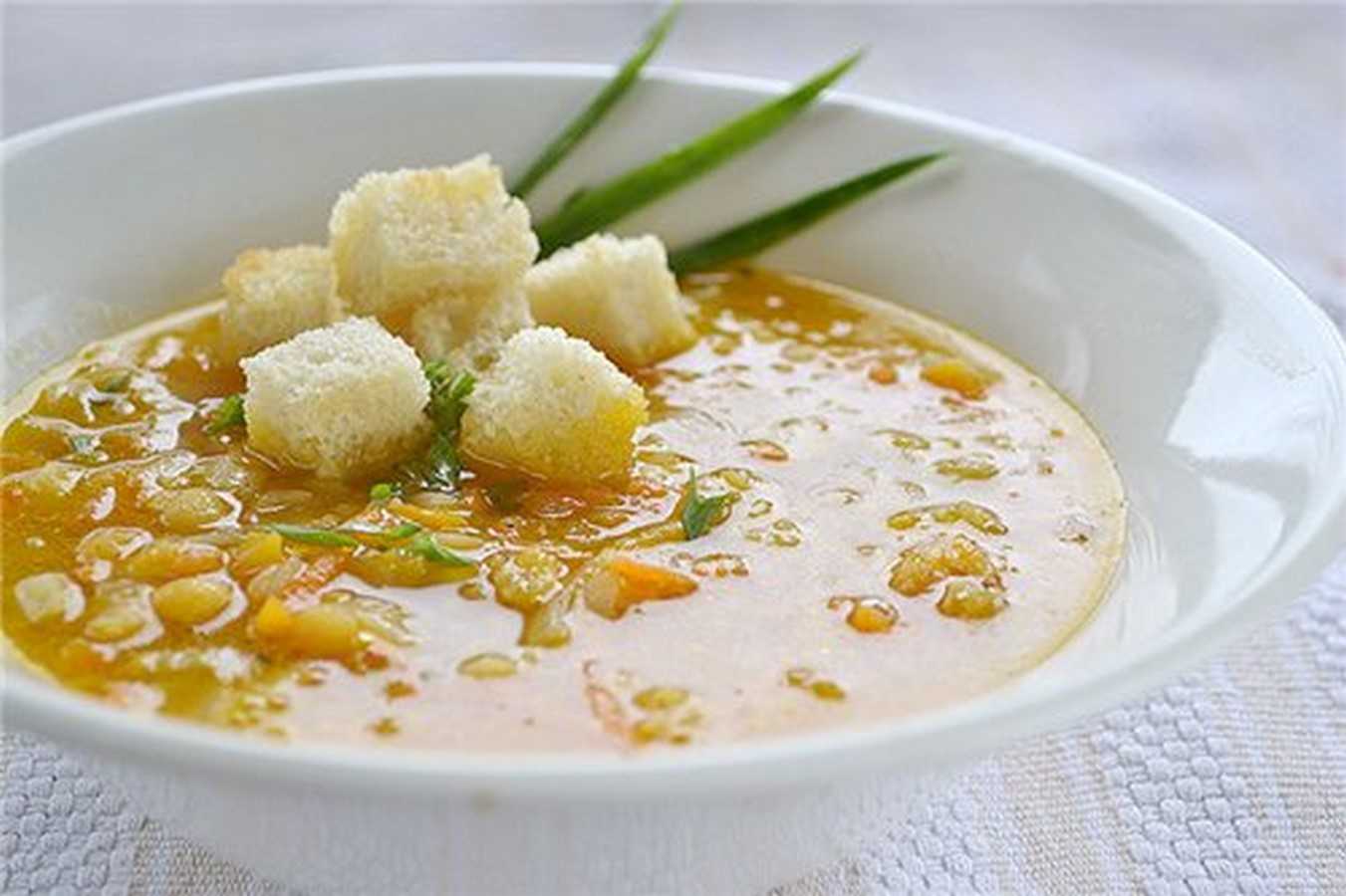 Гороховый суп с копчеными ребрами в мультиварке или скороварке