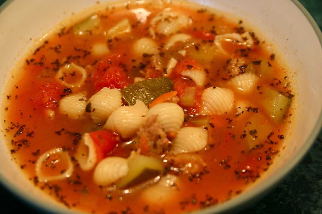 Среднеазиатский суп из лапши фасоли и фрикаделек